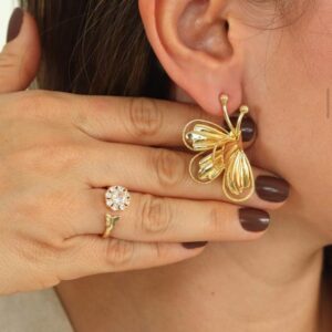 Aretes mariposa modelo Moiras