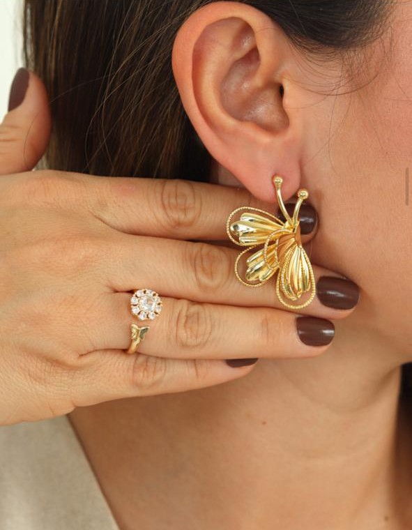 Aretes mariposa modelo Moiras